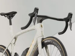 Women Trek Bikes Madone SLR 7 AXS Gen 8