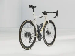 Women Trek Bikes Madone SLR 7 AXS Gen 8